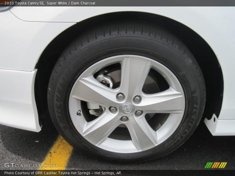 Super White / Dark Charcoal 2010 Toyota Camry SE