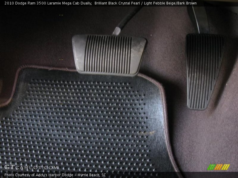 Brilliant Black Crystal Pearl / Light Pebble Beige/Bark Brown 2010 Dodge Ram 3500 Laramie Mega Cab Dually