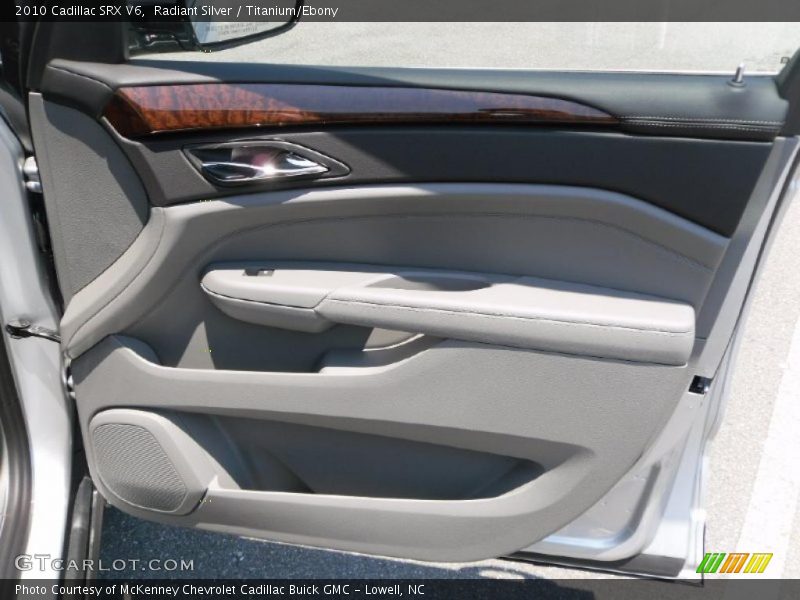 Radiant Silver / Titanium/Ebony 2010 Cadillac SRX V6