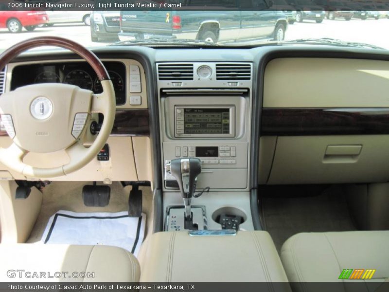 Light Tundra Metallic / Camel 2006 Lincoln Navigator Luxury