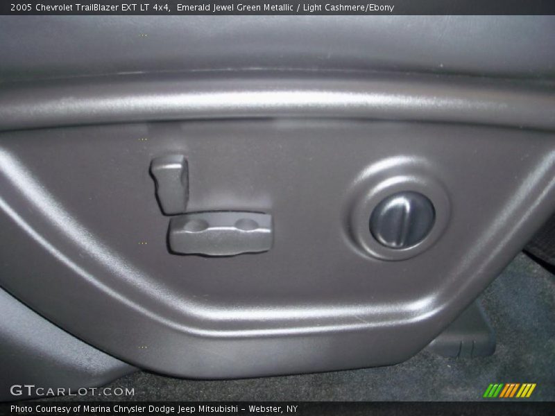 Emerald Jewel Green Metallic / Light Cashmere/Ebony 2005 Chevrolet TrailBlazer EXT LT 4x4