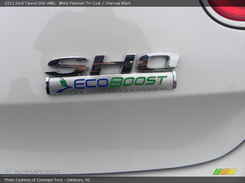 White Platinum Tri-Coat / Charcoal Black 2011 Ford Taurus SHO AWD