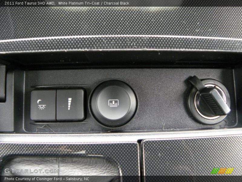 White Platinum Tri-Coat / Charcoal Black 2011 Ford Taurus SHO AWD
