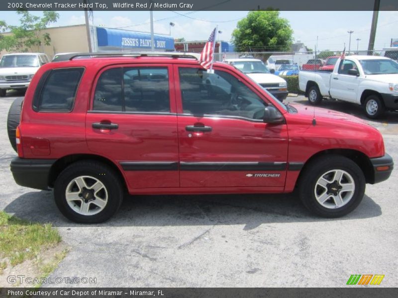Wildfire Red / Medium Gray 2002 Chevrolet Tracker Hard Top