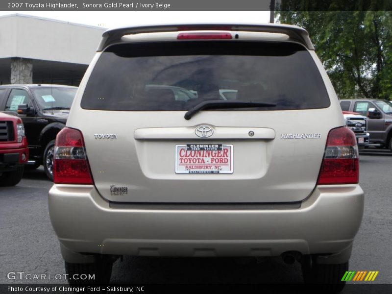 Sonora Gold Pearl / Ivory Beige 2007 Toyota Highlander