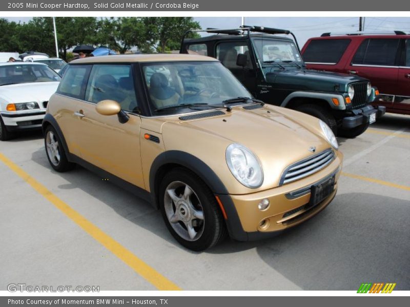 Solid Gold Metallic / Cordoba Beige 2005 Mini Cooper Hardtop