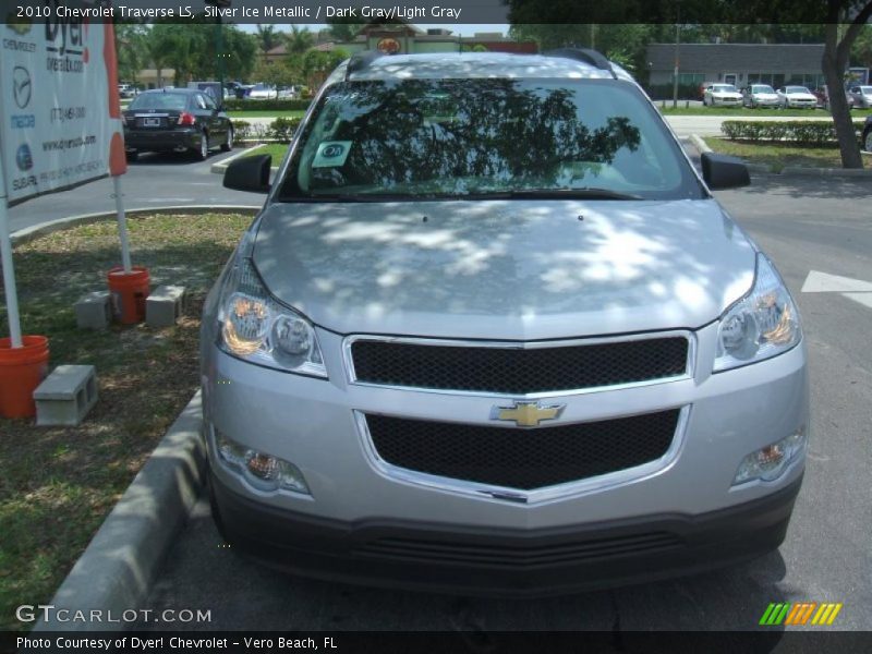 Silver Ice Metallic / Dark Gray/Light Gray 2010 Chevrolet Traverse LS
