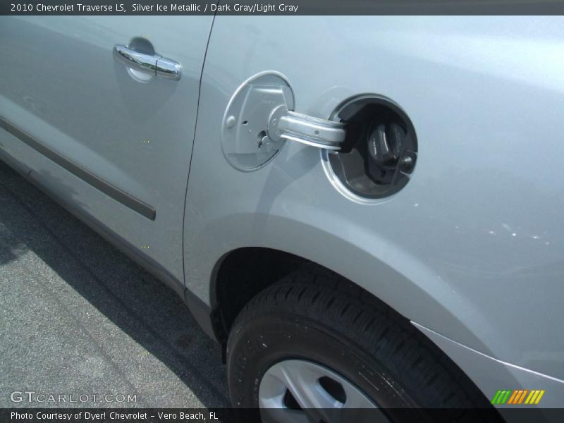 Silver Ice Metallic / Dark Gray/Light Gray 2010 Chevrolet Traverse LS