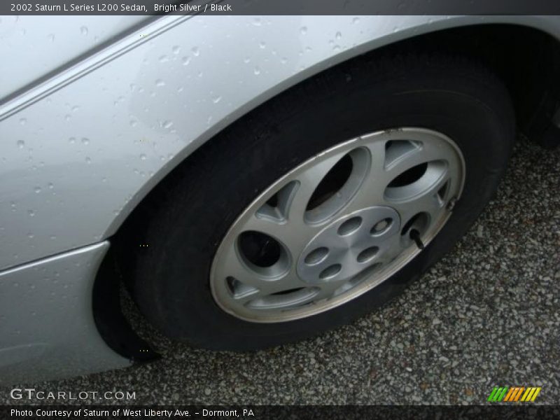 Bright Silver / Black 2002 Saturn L Series L200 Sedan