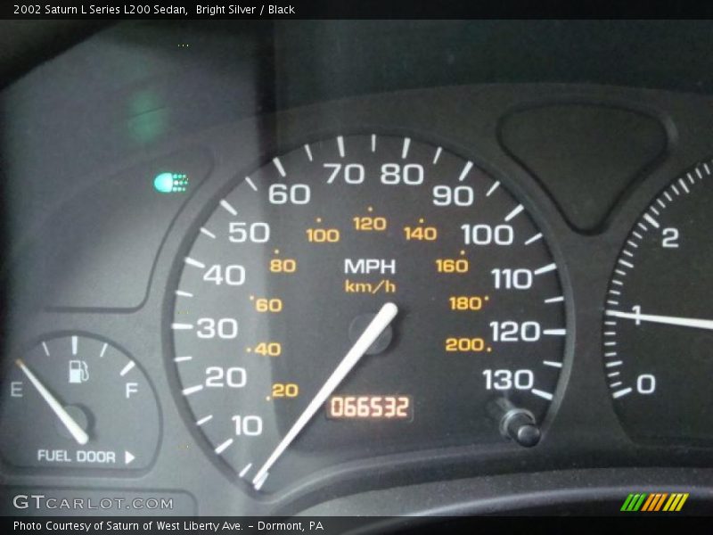 Bright Silver / Black 2002 Saturn L Series L200 Sedan