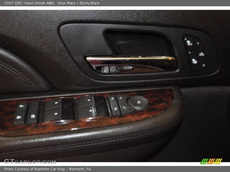 Onyx Black / Ebony Black 2007 GMC Yukon Denali AWD