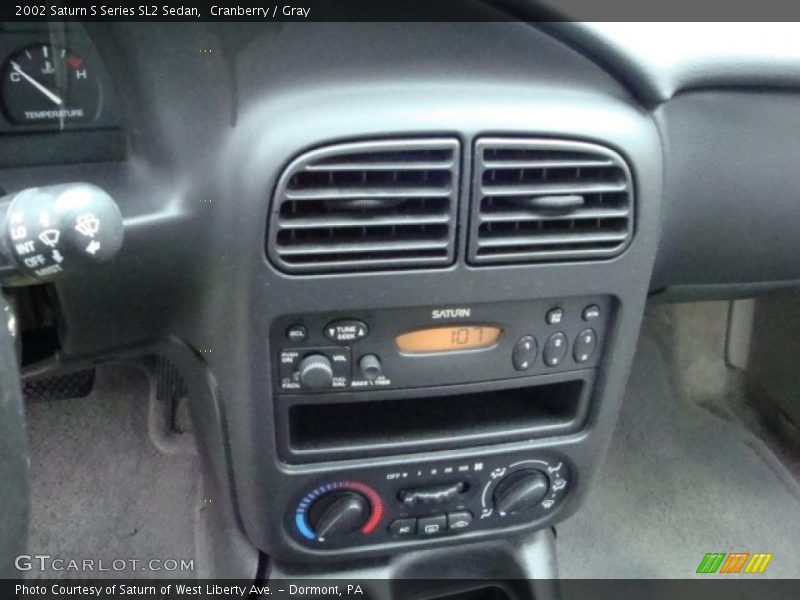 Cranberry / Gray 2002 Saturn S Series SL2 Sedan