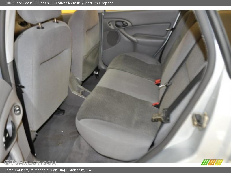 CD Silver Metallic / Medium Graphite 2004 Ford Focus SE Sedan