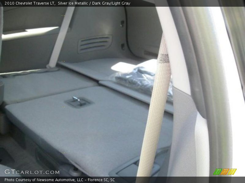 Silver Ice Metallic / Dark Gray/Light Gray 2010 Chevrolet Traverse LT
