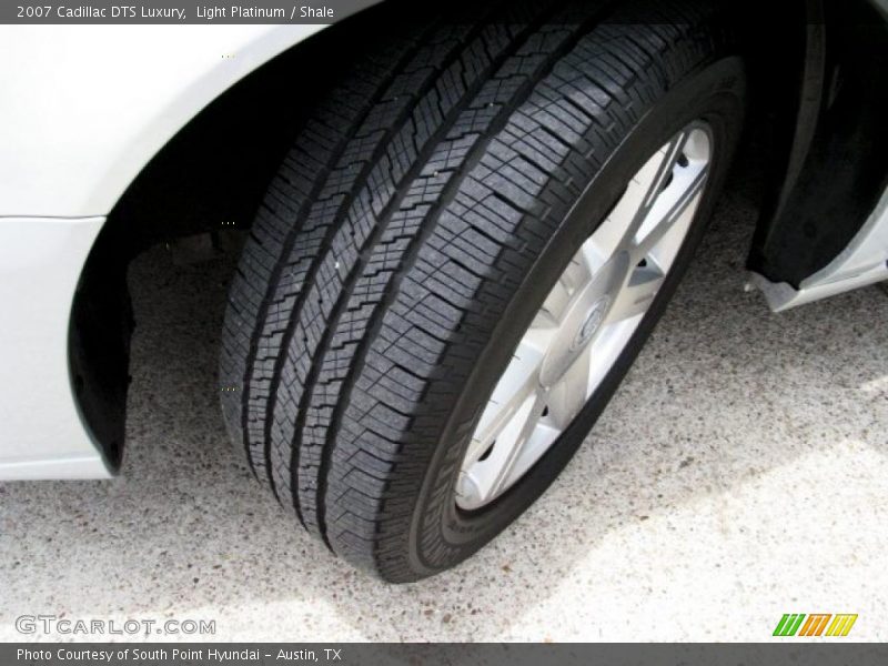 Light Platinum / Shale 2007 Cadillac DTS Luxury