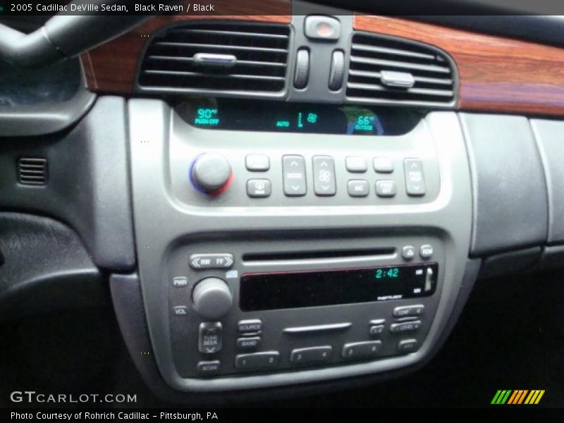 Black Raven / Black 2005 Cadillac DeVille Sedan