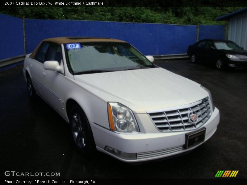 White Lightning / Cashmere 2007 Cadillac DTS Luxury