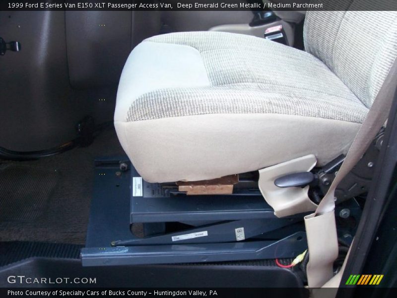 Deep Emerald Green Metallic / Medium Parchment 1999 Ford E Series Van E150 XLT Passenger Access Van