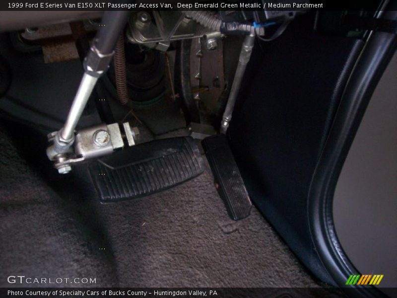 Deep Emerald Green Metallic / Medium Parchment 1999 Ford E Series Van E150 XLT Passenger Access Van