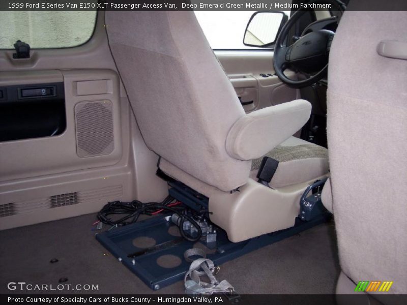 Deep Emerald Green Metallic / Medium Parchment 1999 Ford E Series Van E150 XLT Passenger Access Van