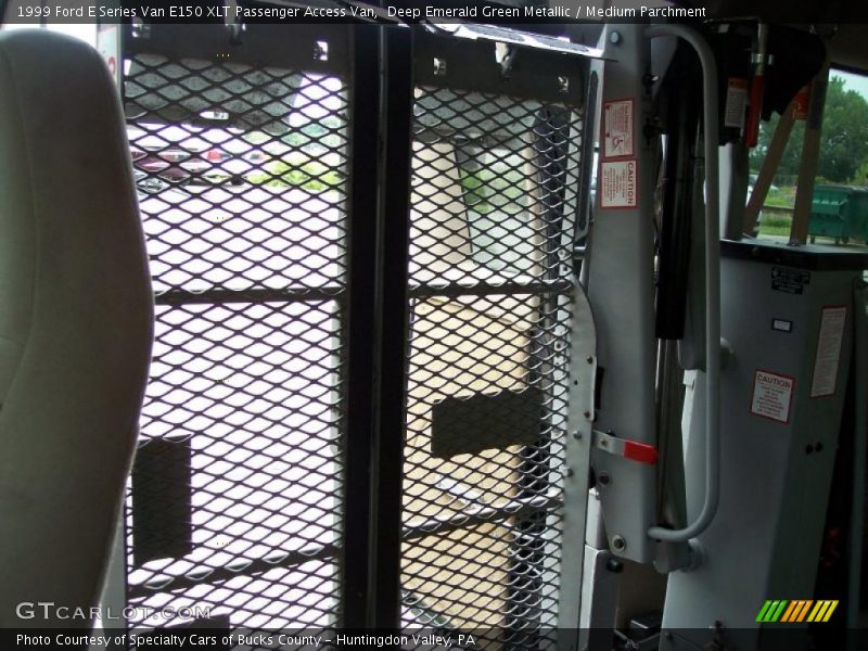Deep Emerald Green Metallic / Medium Parchment 1999 Ford E Series Van E150 XLT Passenger Access Van
