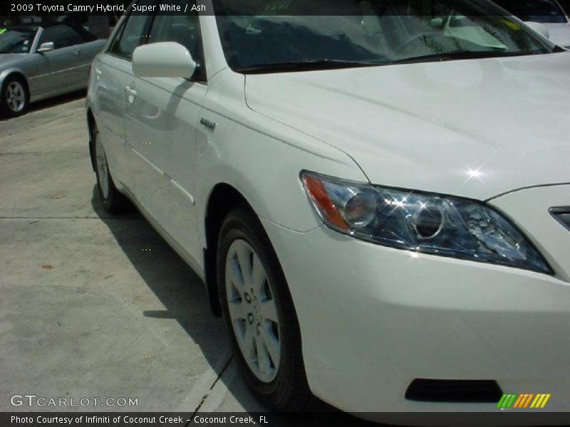 Super White / Ash 2009 Toyota Camry Hybrid