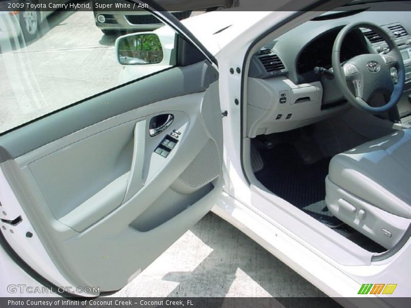 Super White / Ash 2009 Toyota Camry Hybrid
