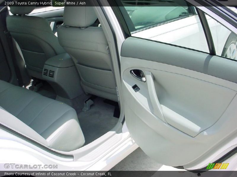 Super White / Ash 2009 Toyota Camry Hybrid