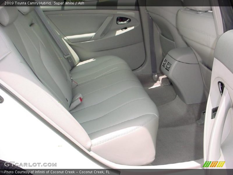 Super White / Ash 2009 Toyota Camry Hybrid