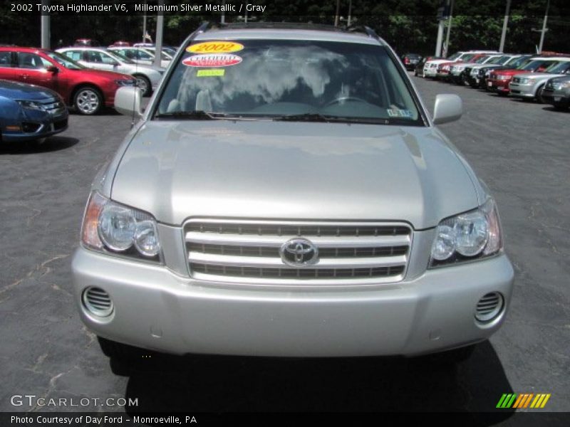 Millennium Silver Metallic / Gray 2002 Toyota Highlander V6