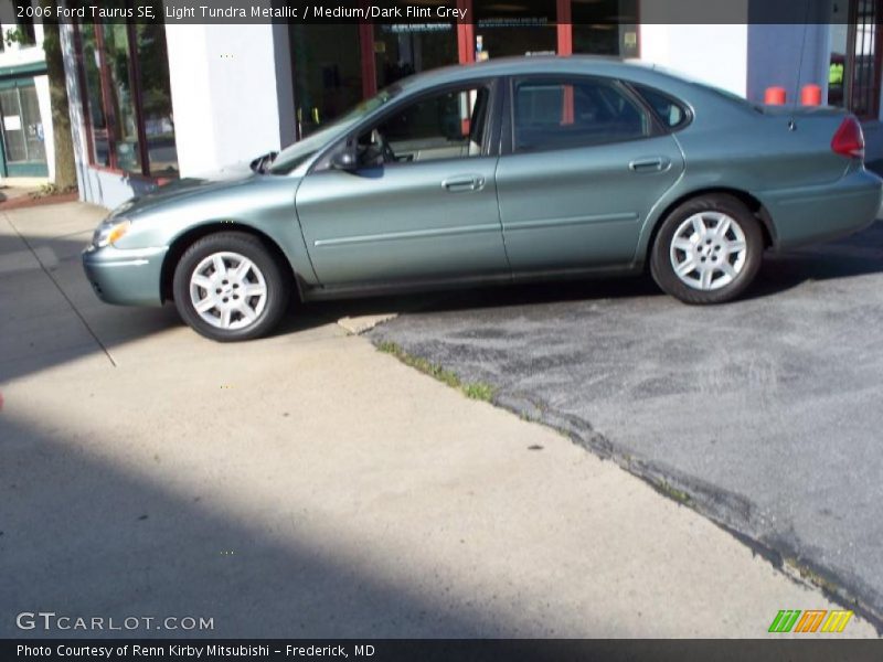 Light Tundra Metallic / Medium/Dark Flint Grey 2006 Ford Taurus SE