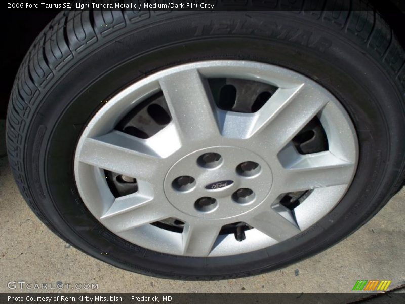 Light Tundra Metallic / Medium/Dark Flint Grey 2006 Ford Taurus SE
