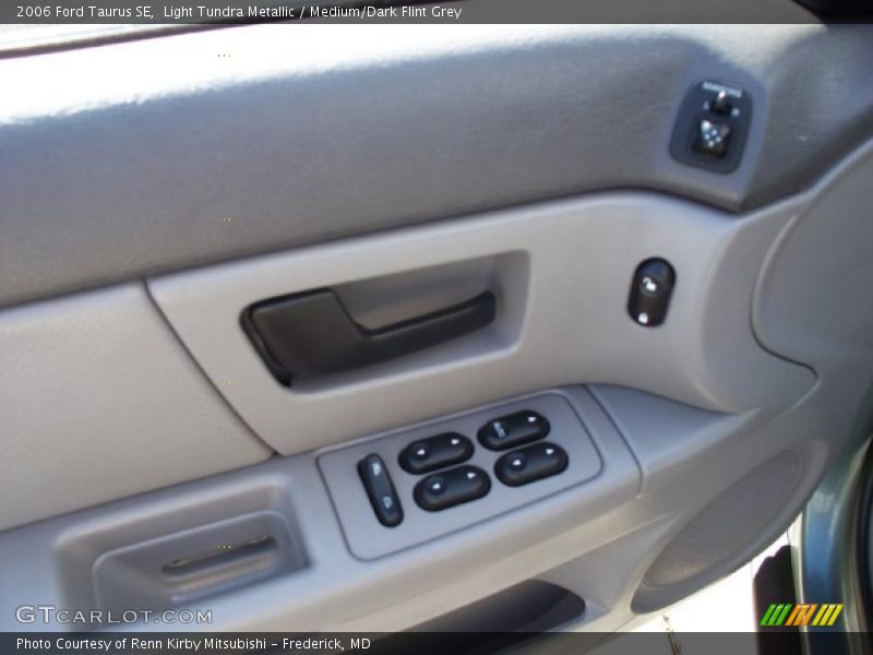 Light Tundra Metallic / Medium/Dark Flint Grey 2006 Ford Taurus SE