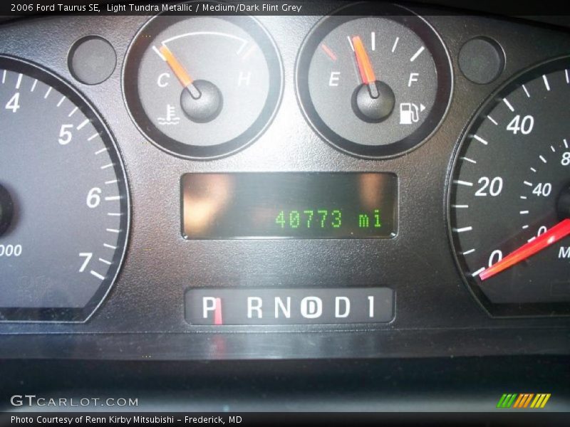 Light Tundra Metallic / Medium/Dark Flint Grey 2006 Ford Taurus SE