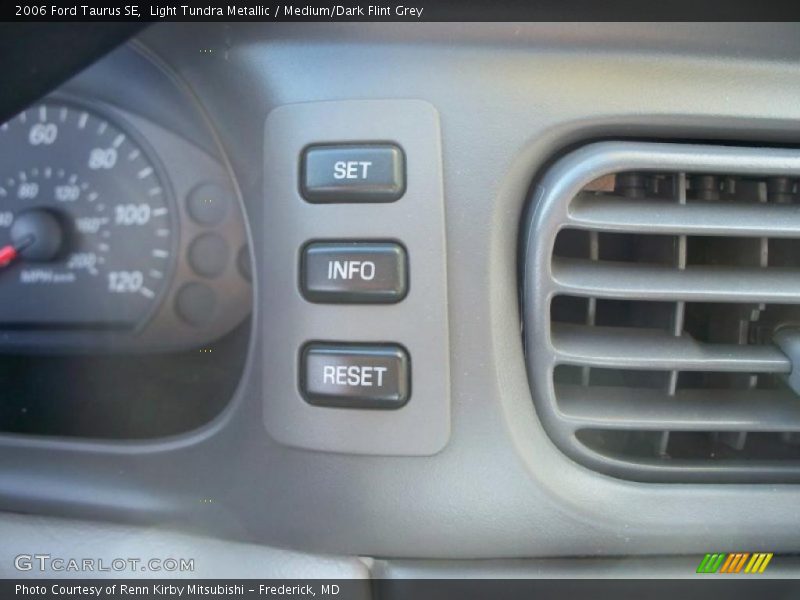 Light Tundra Metallic / Medium/Dark Flint Grey 2006 Ford Taurus SE