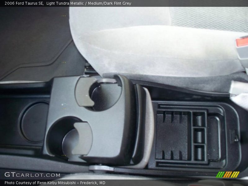 Light Tundra Metallic / Medium/Dark Flint Grey 2006 Ford Taurus SE
