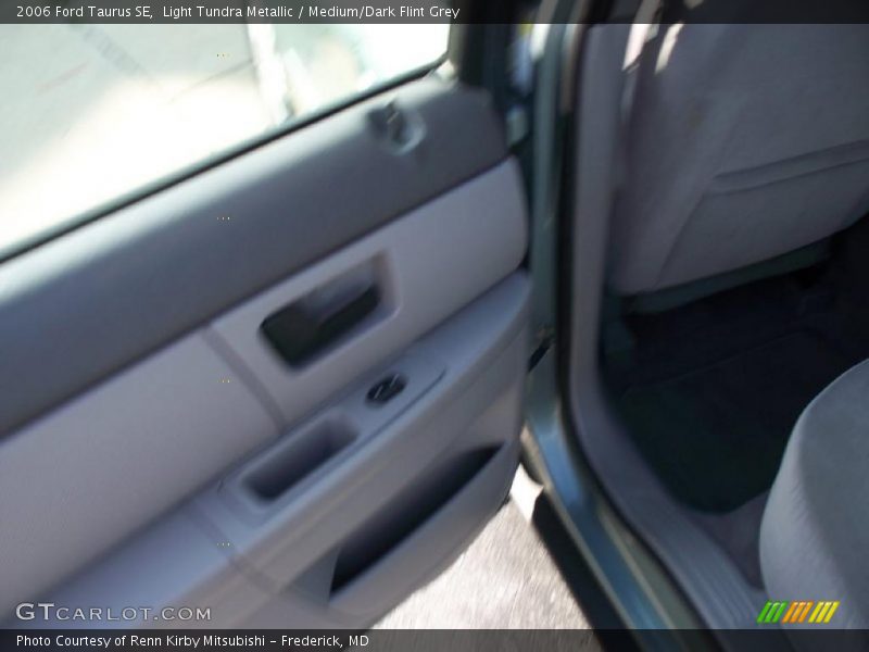 Light Tundra Metallic / Medium/Dark Flint Grey 2006 Ford Taurus SE