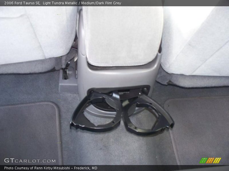 Light Tundra Metallic / Medium/Dark Flint Grey 2006 Ford Taurus SE
