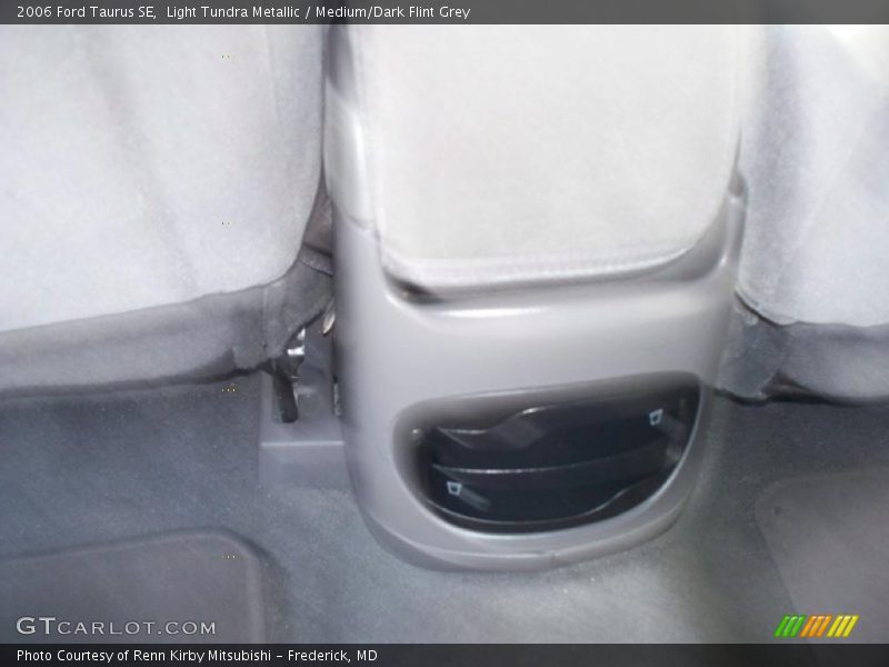 Light Tundra Metallic / Medium/Dark Flint Grey 2006 Ford Taurus SE
