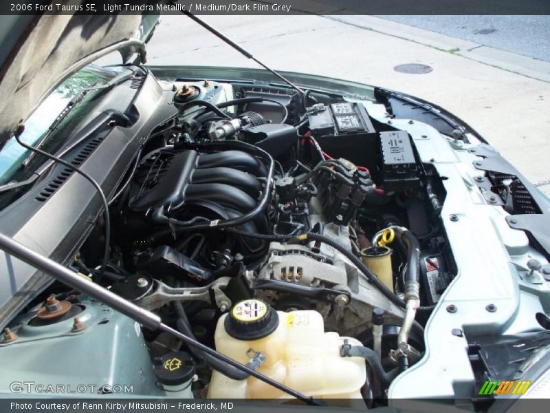 Light Tundra Metallic / Medium/Dark Flint Grey 2006 Ford Taurus SE