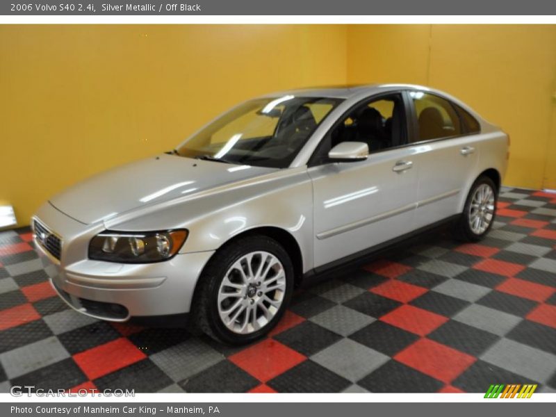 Silver Metallic / Off Black 2006 Volvo S40 2.4i