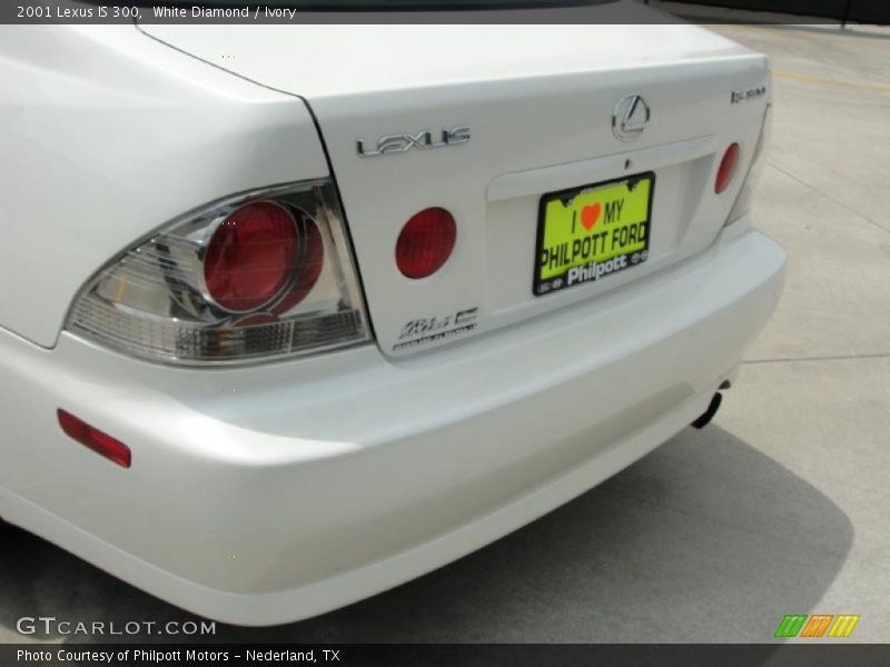 White Diamond / Ivory 2001 Lexus IS 300