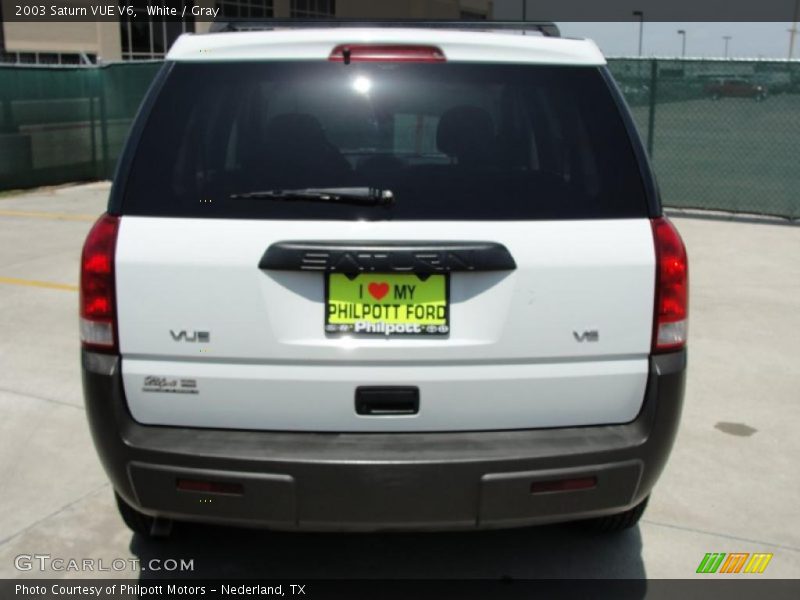 White / Gray 2003 Saturn VUE V6