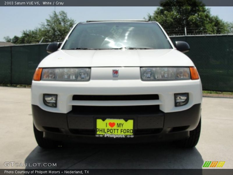 White / Gray 2003 Saturn VUE V6