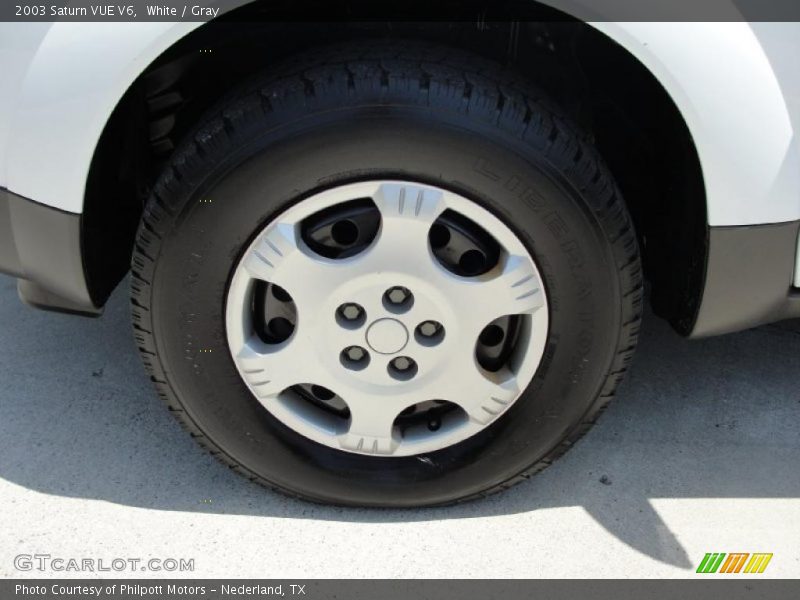 White / Gray 2003 Saturn VUE V6