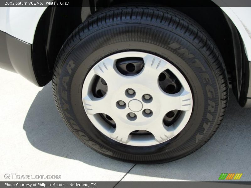 White / Gray 2003 Saturn VUE V6