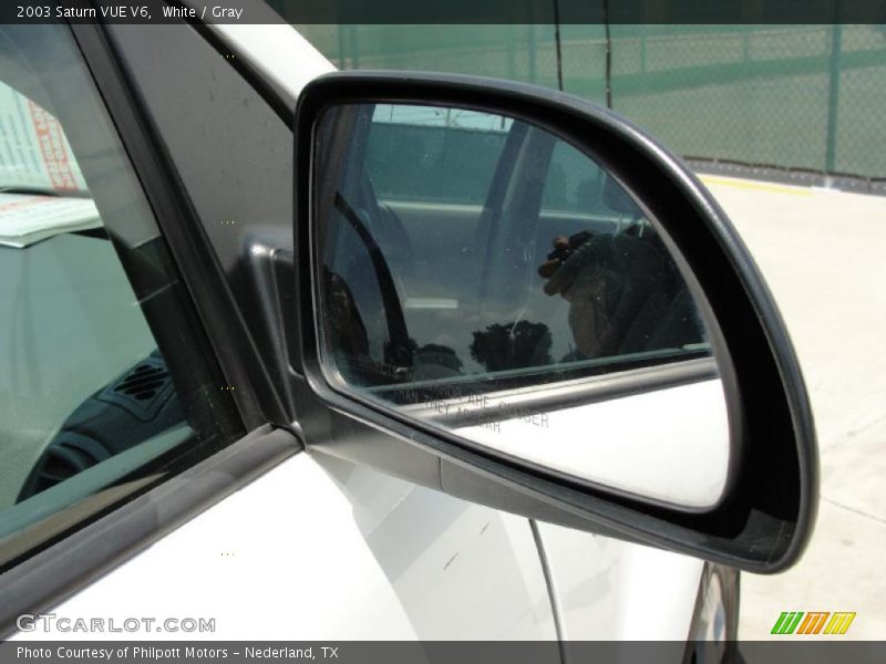 White / Gray 2003 Saturn VUE V6