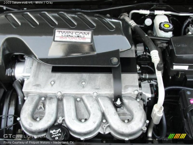 White / Gray 2003 Saturn VUE V6