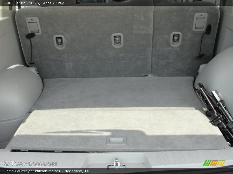 White / Gray 2003 Saturn VUE V6