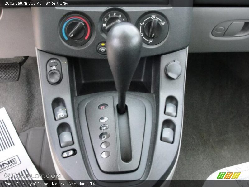 White / Gray 2003 Saturn VUE V6